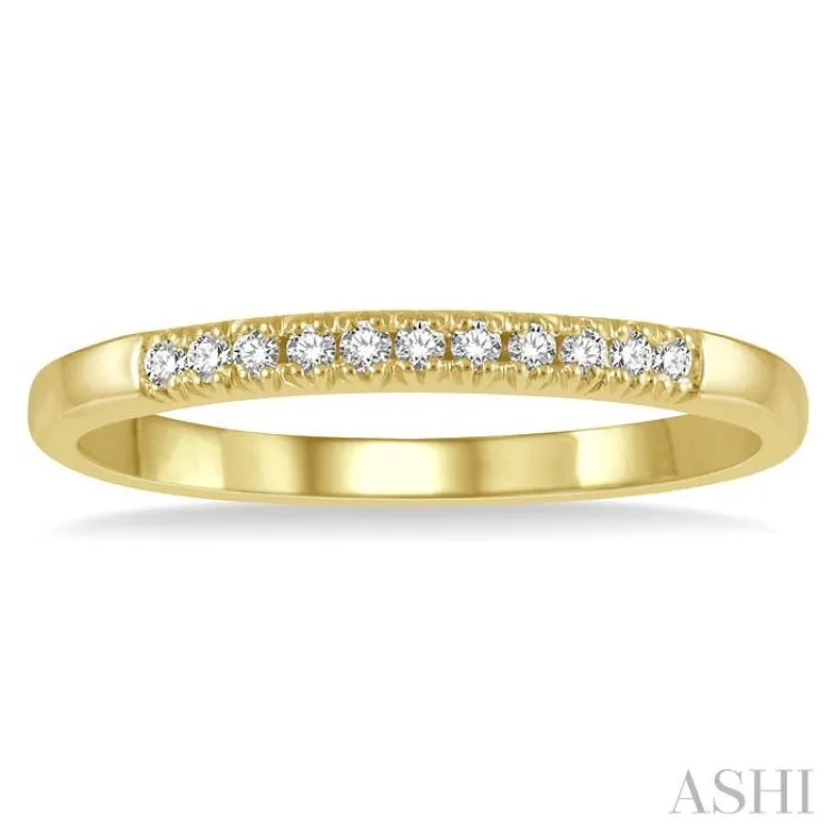 1/10 ctw 11 Stone Round Cut Diamond Wedding Band in 14K Yellow Gold