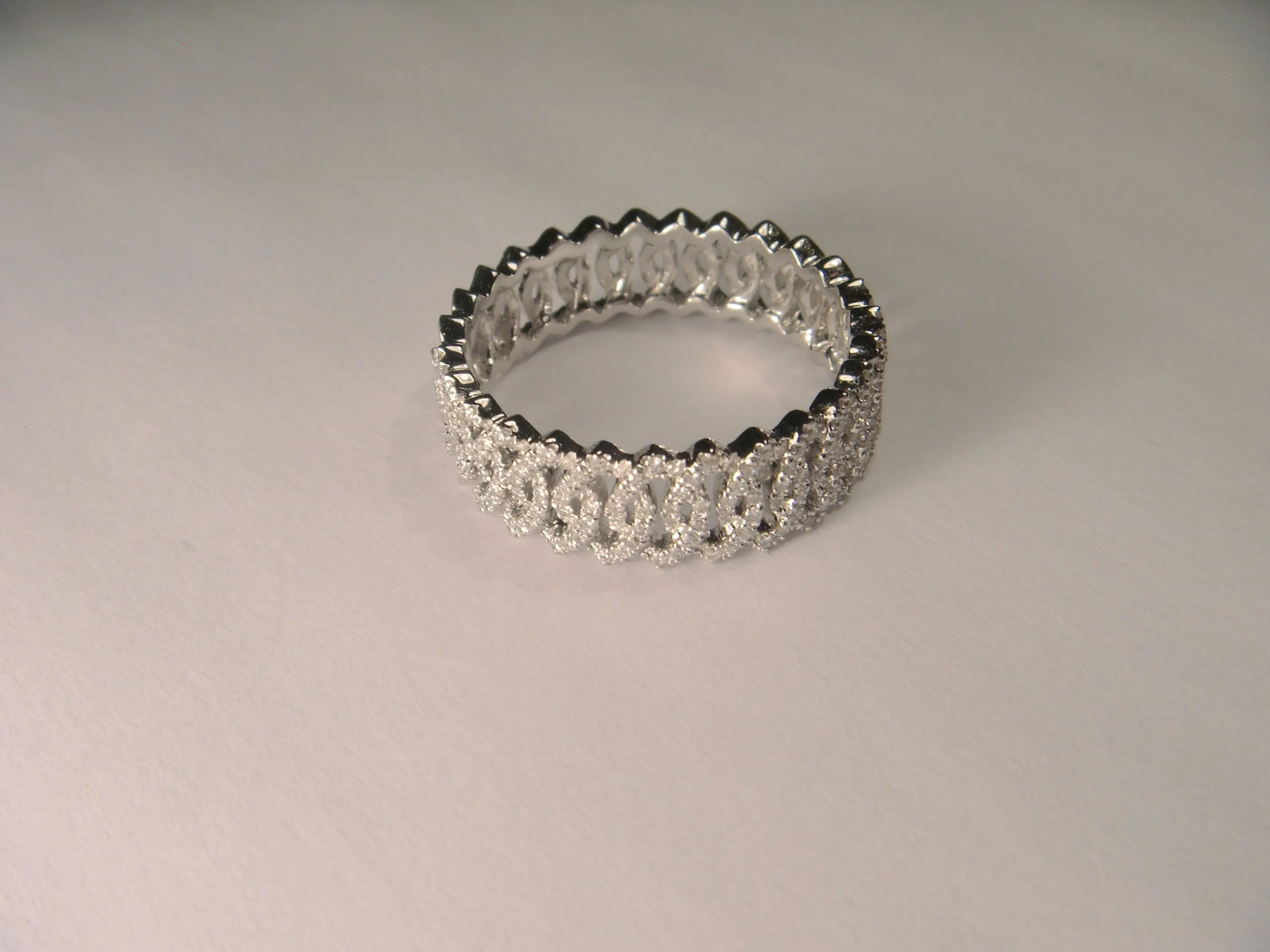 Beautiful 18K White Gold Hidalgo Diamond Eternity Wedding Band Ring