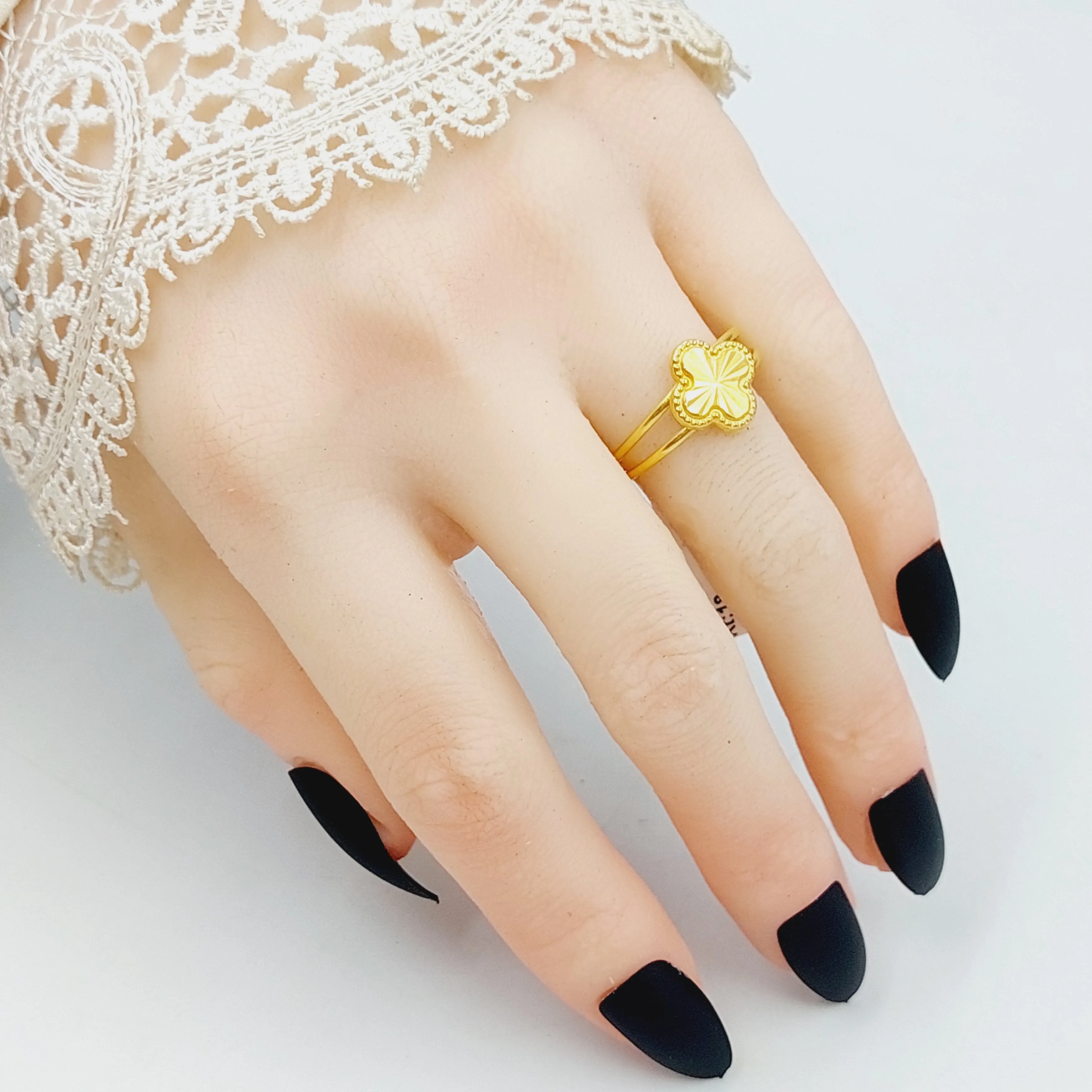 Clover Ring