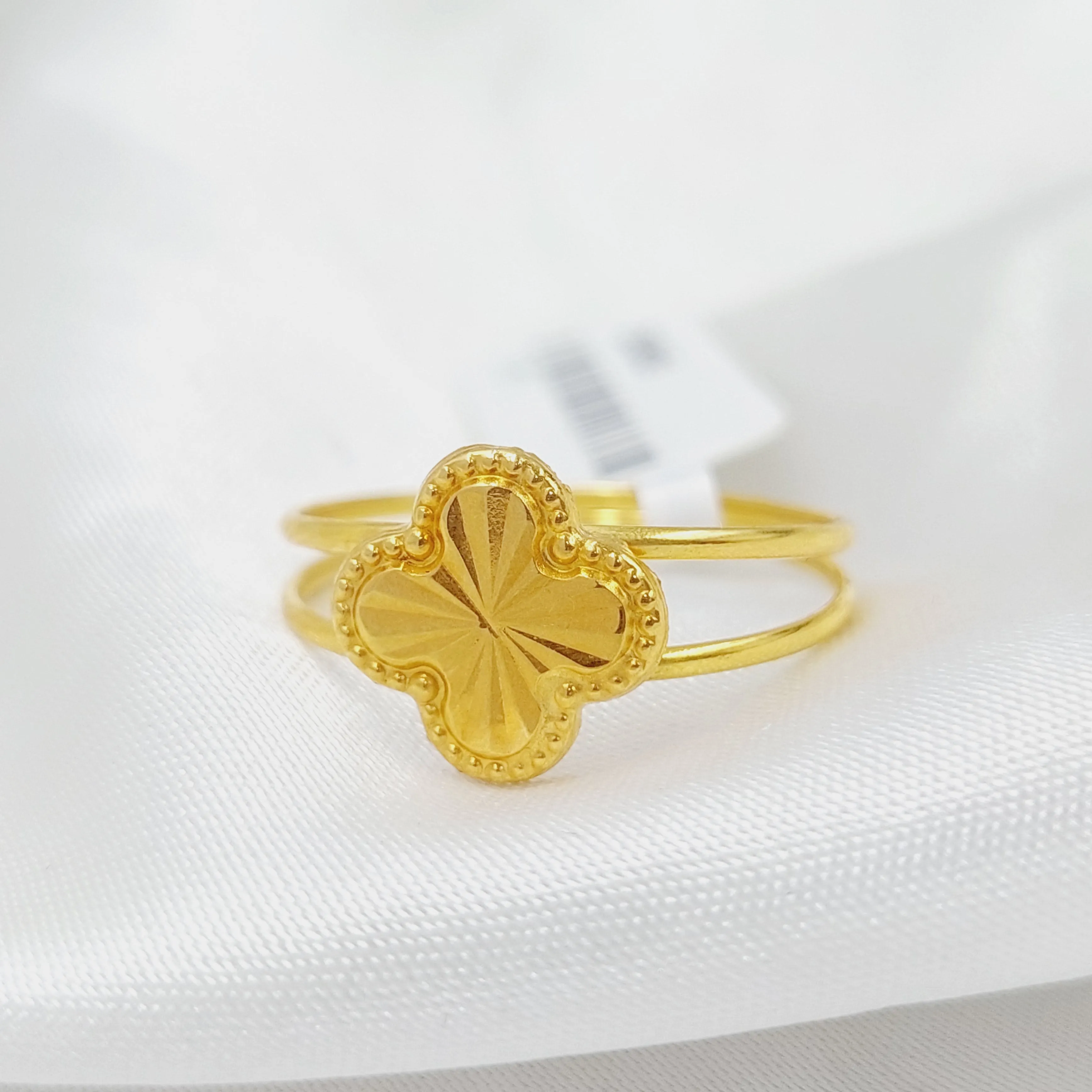 Clover Ring