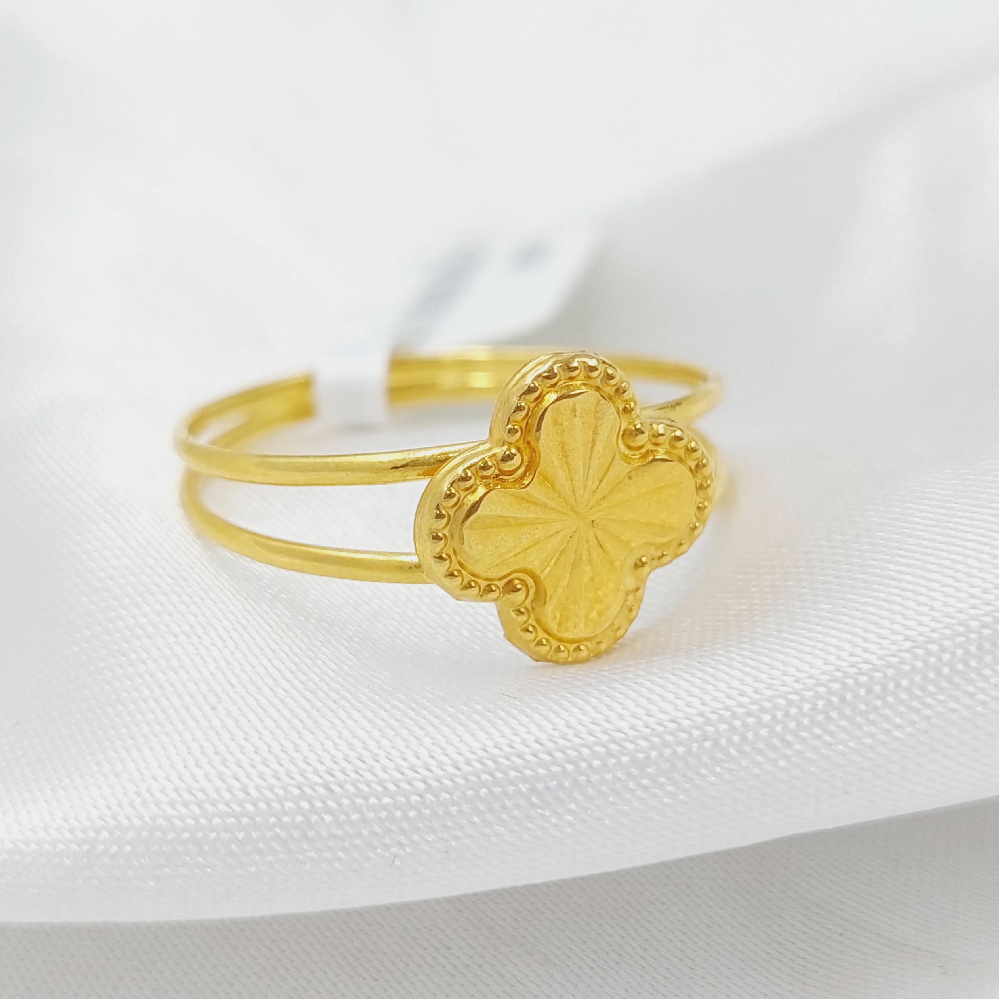 Clover Ring