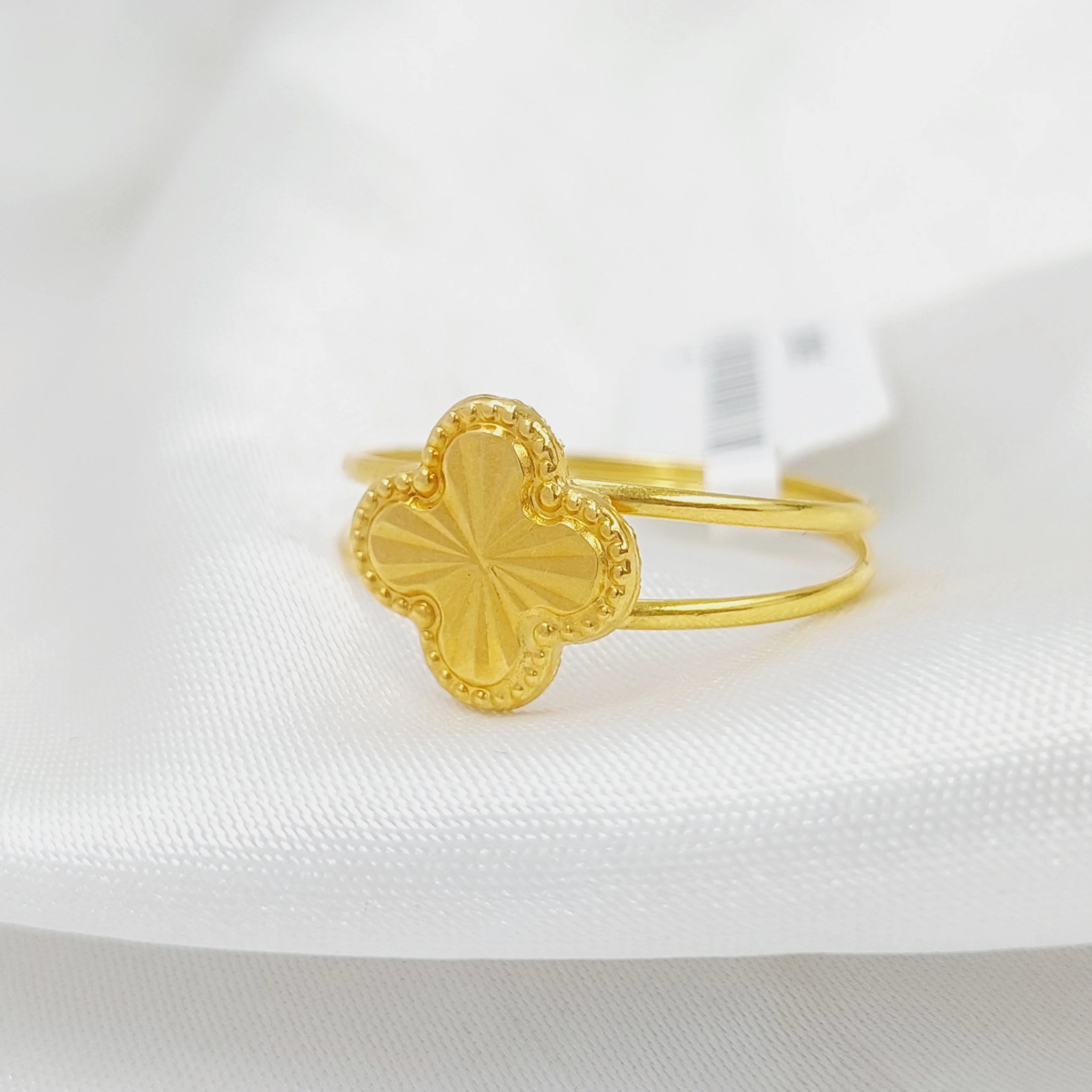 Clover Ring