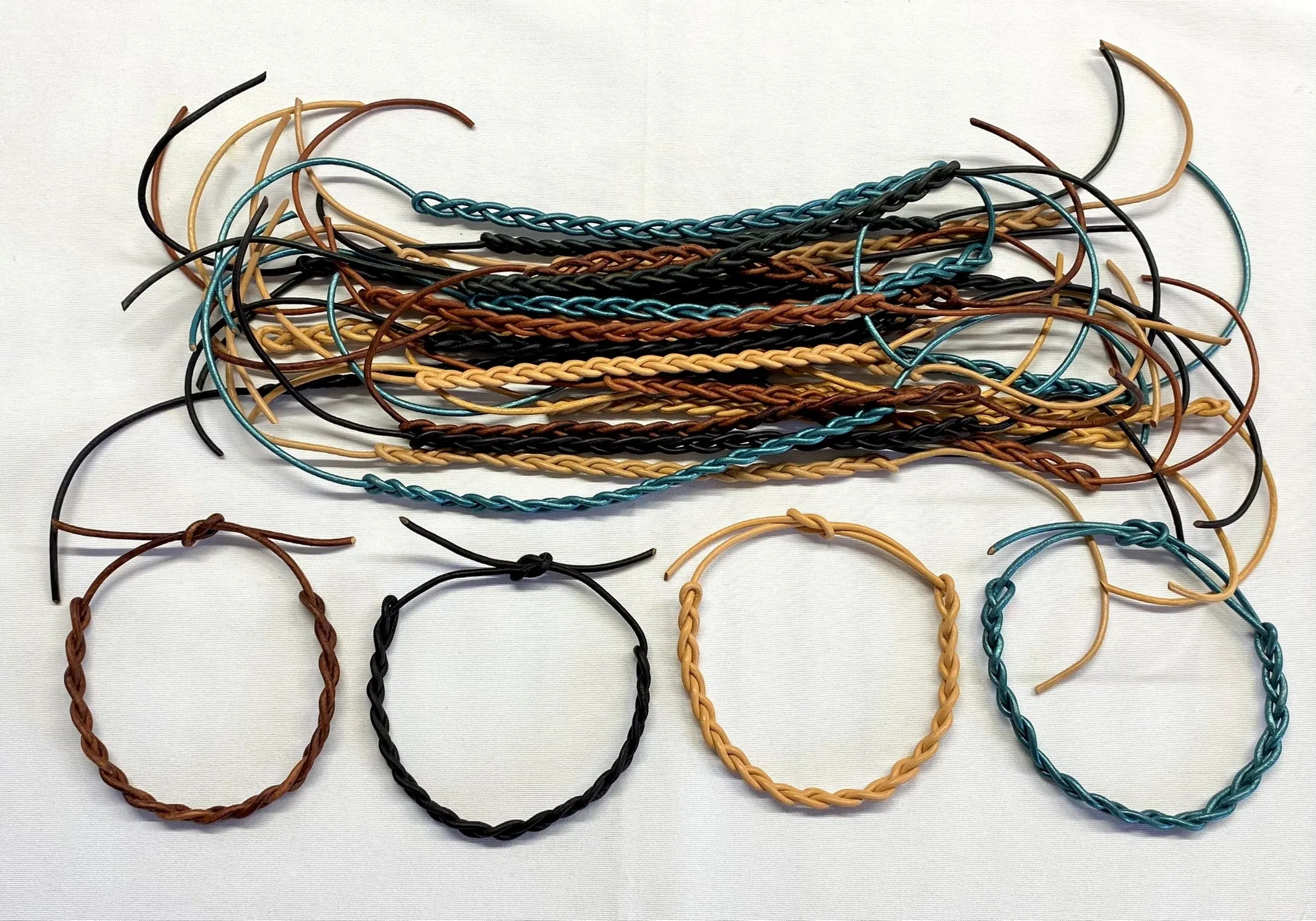 Friendship Bracelets, Set