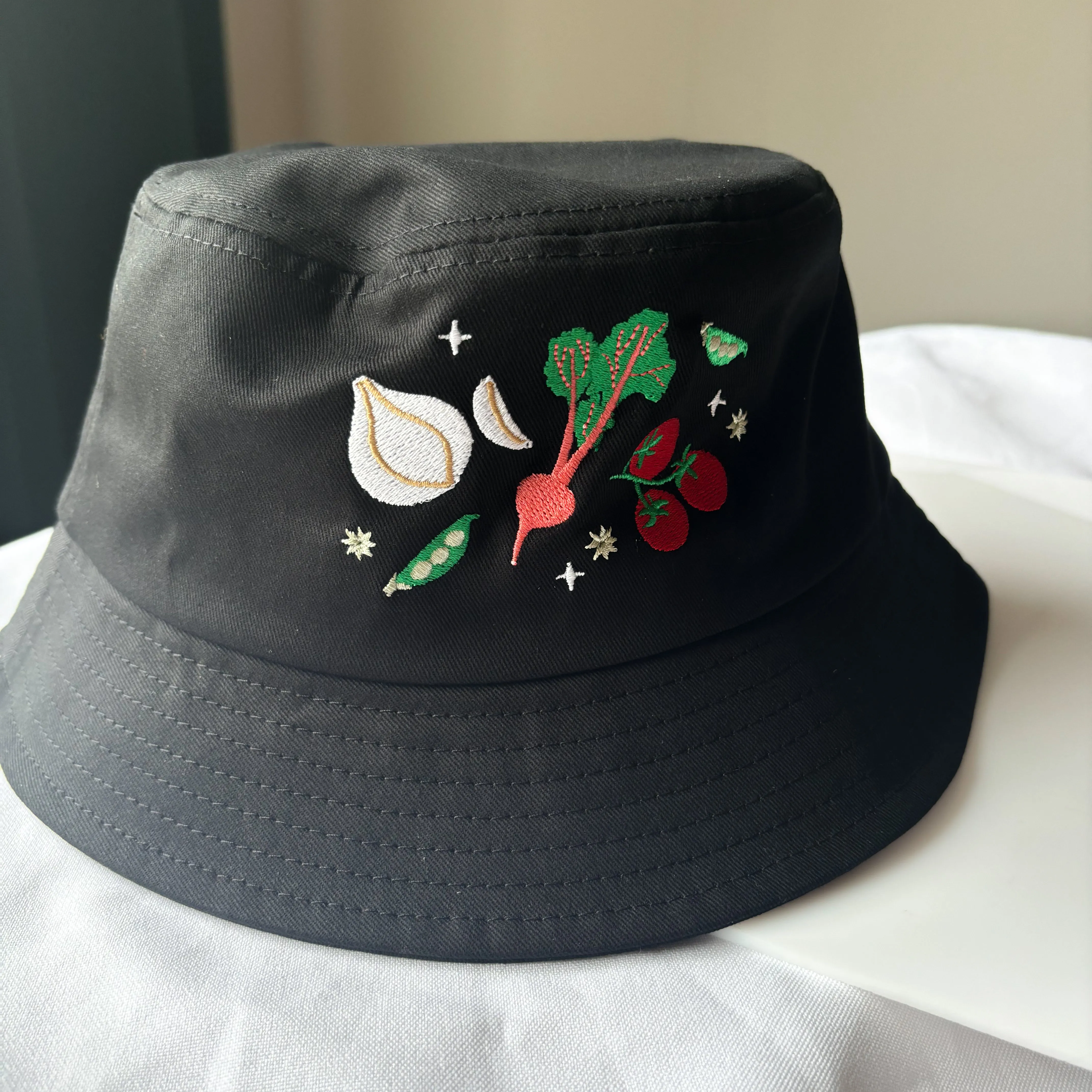 GARDEN VEGGIE BUCKET HAT