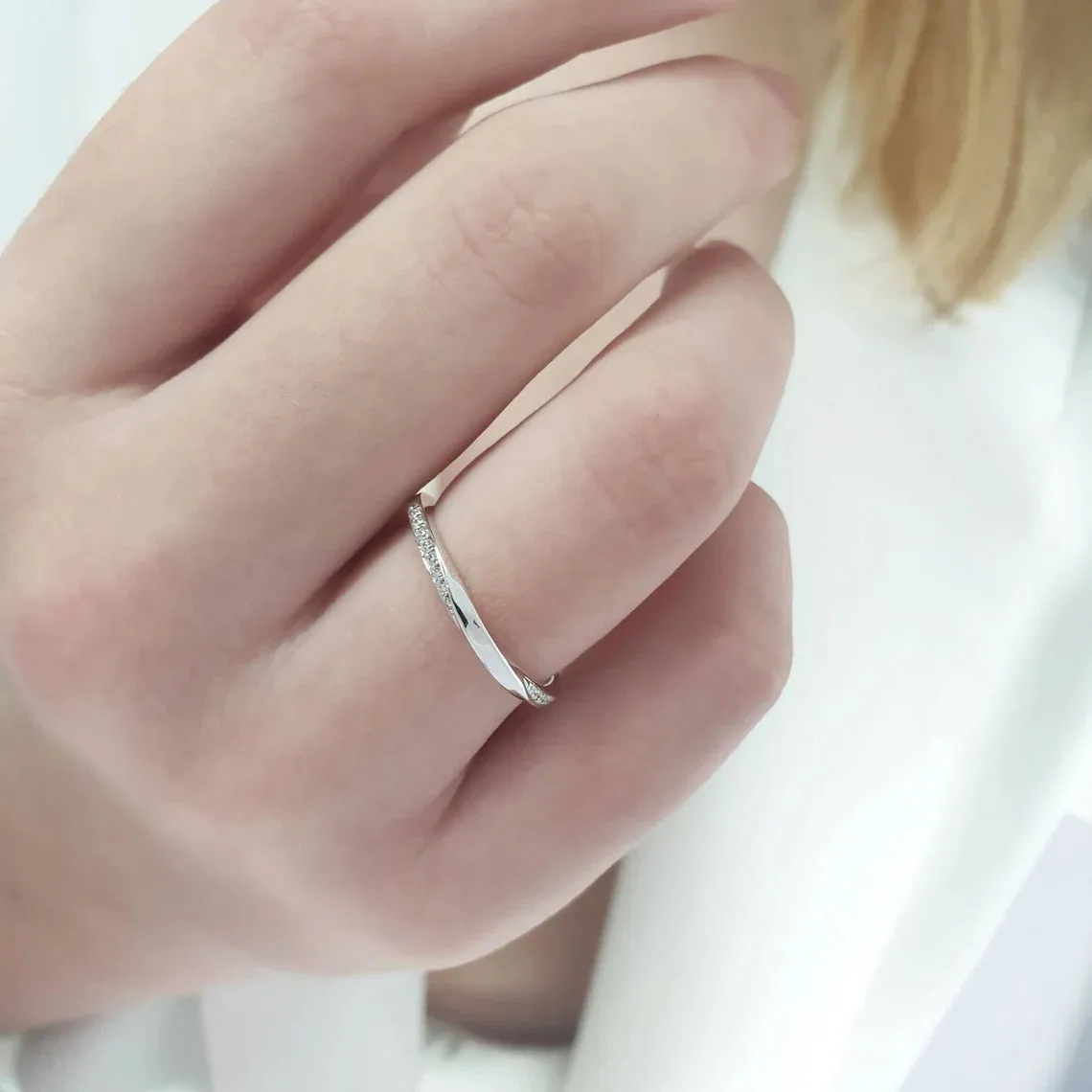 Half Eternity Mobius Ring