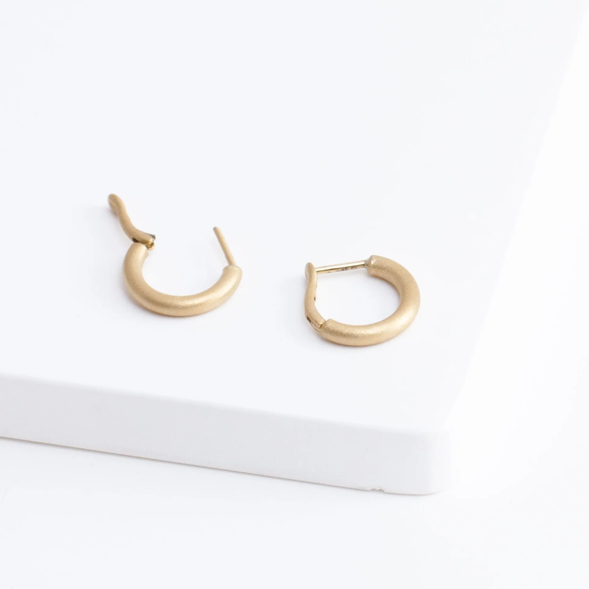 Matte hoop earrings