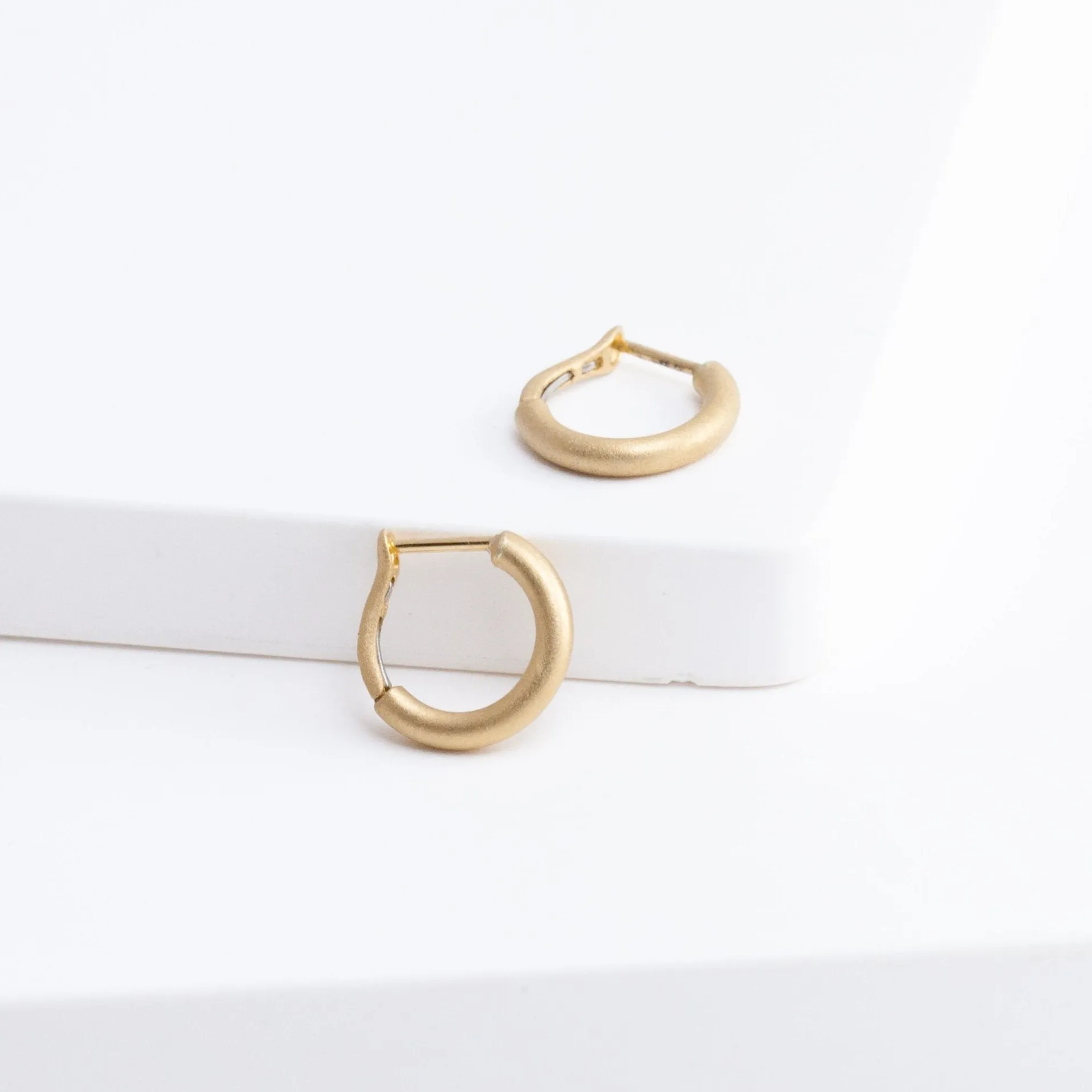 Matte hoop earrings