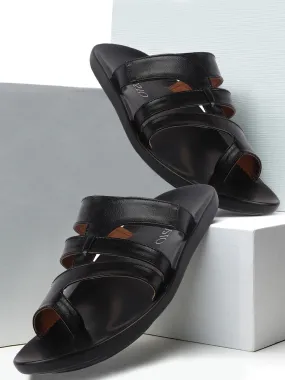 Men Black Slip On Fashionable Toe Ring Slippers