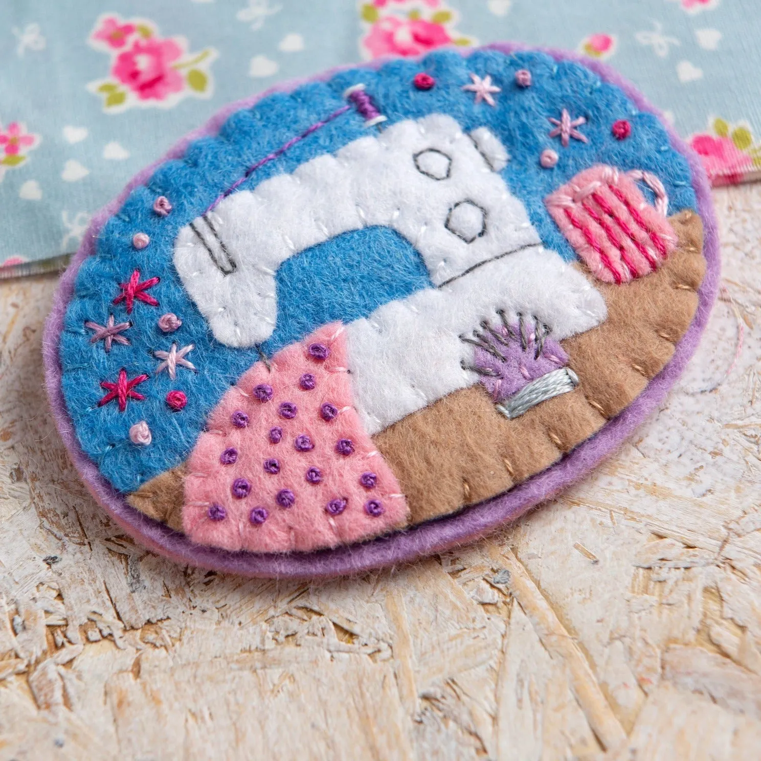 Sewing Machine Felt Craft Brooch Kit