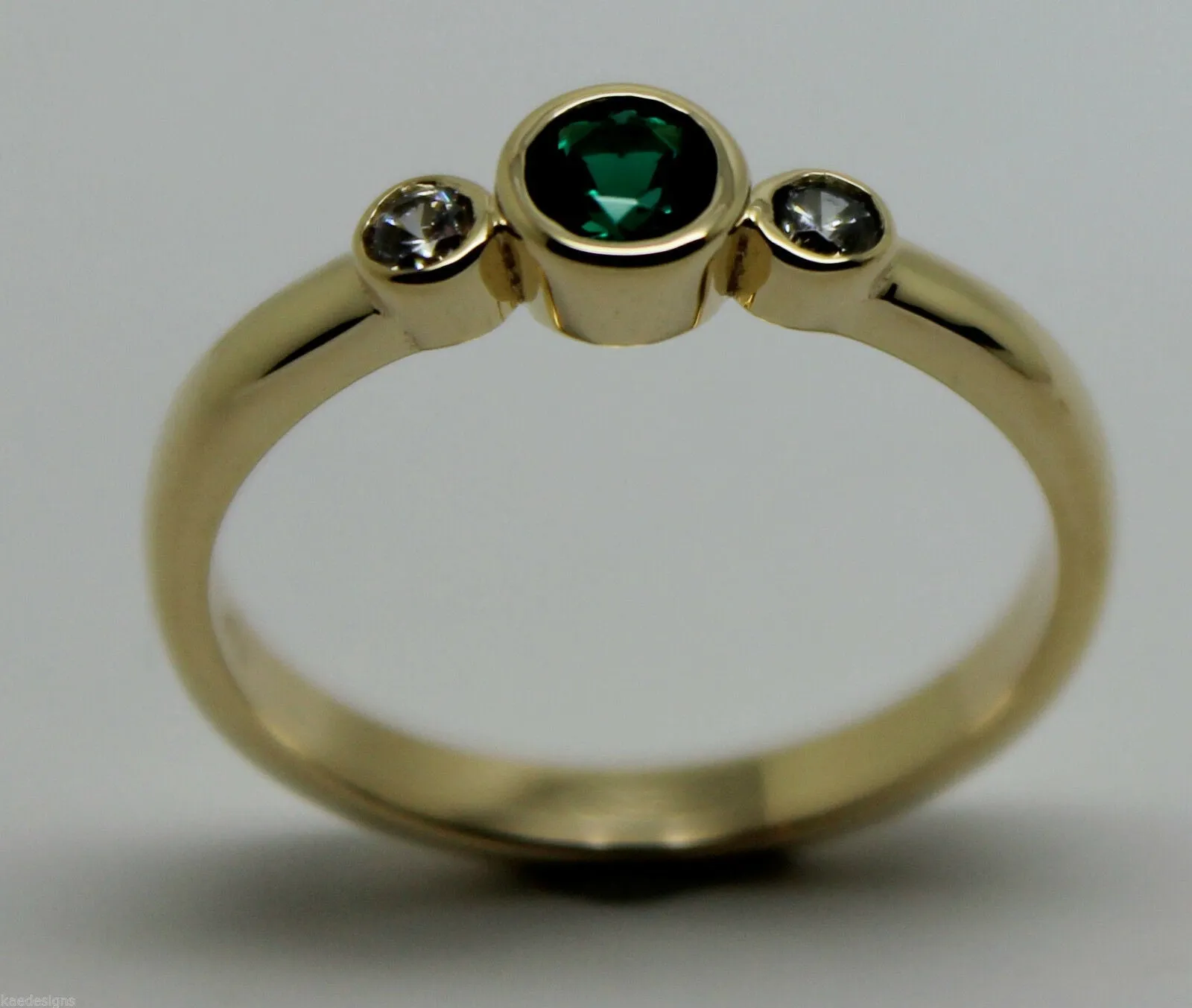 Size M Genuine 9ct 9kt Yellow, Rose or White Gold Trilogy & Emerald Ring