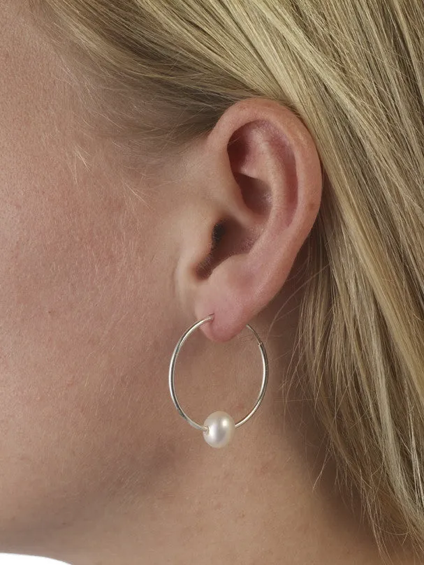 Sterling silver hoop earrings with single pearl in black or white