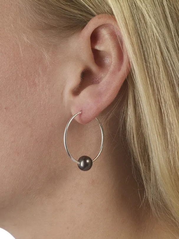 Sterling silver hoop earrings with single pearl in black or white