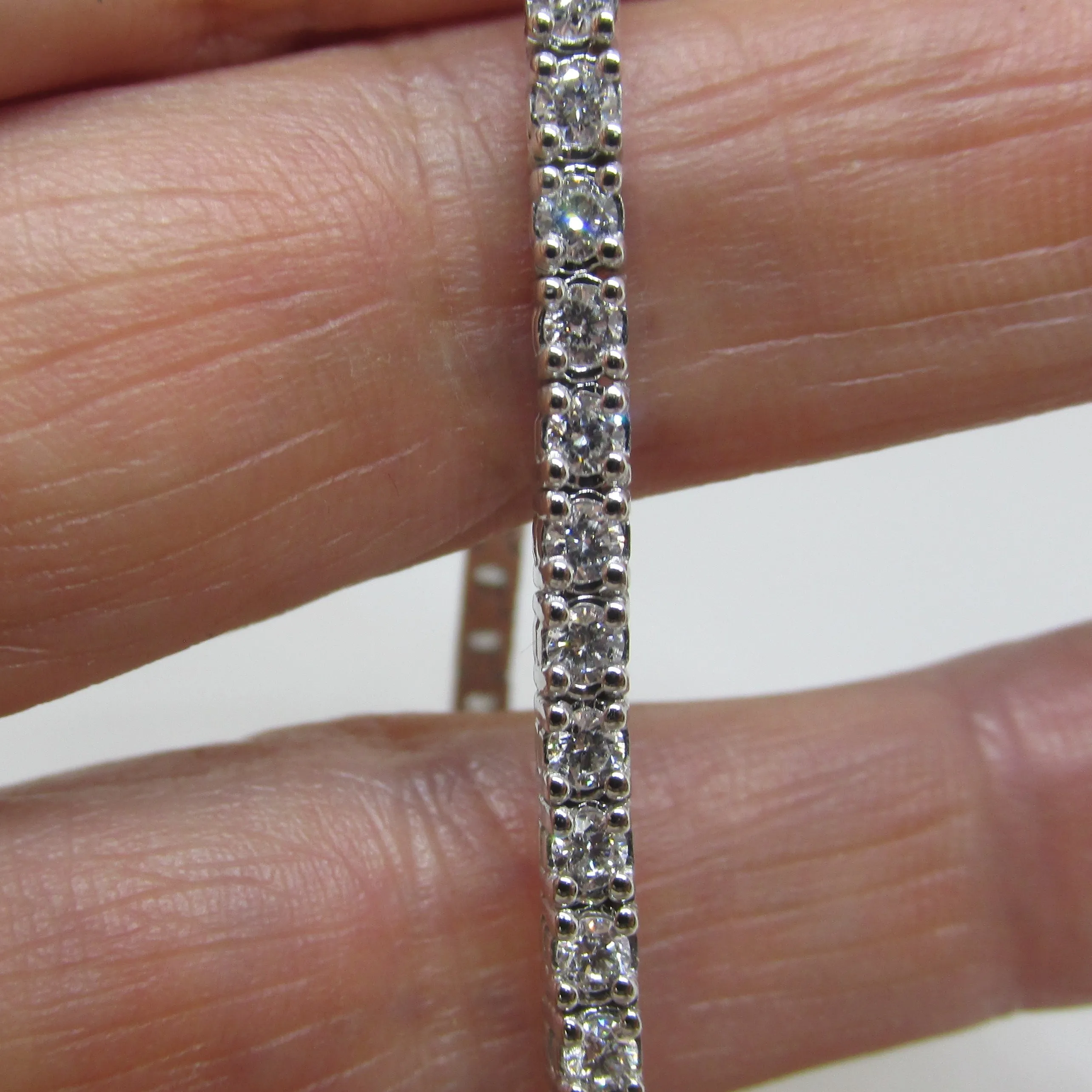 Tennis Bracelet 2.60 Carat TW  Diamonds in 14kt White Gold