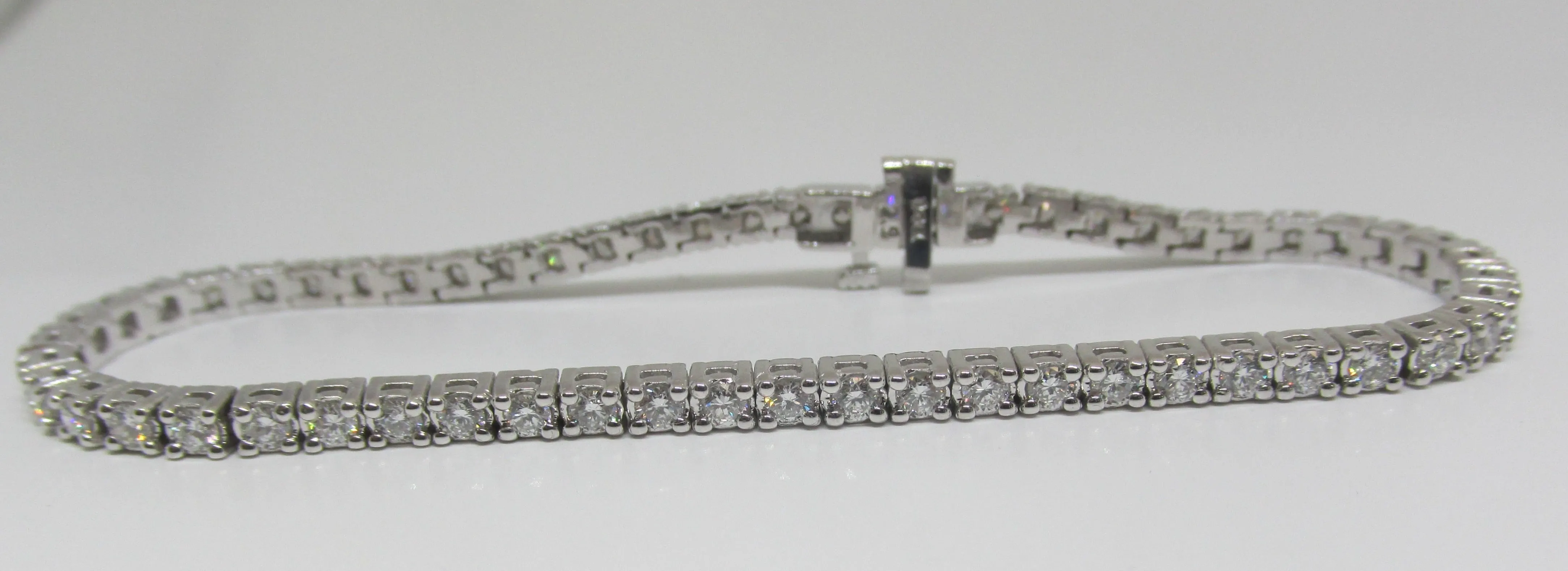 Tennis Bracelet 2.60 Carat TW  Diamonds in 14kt White Gold