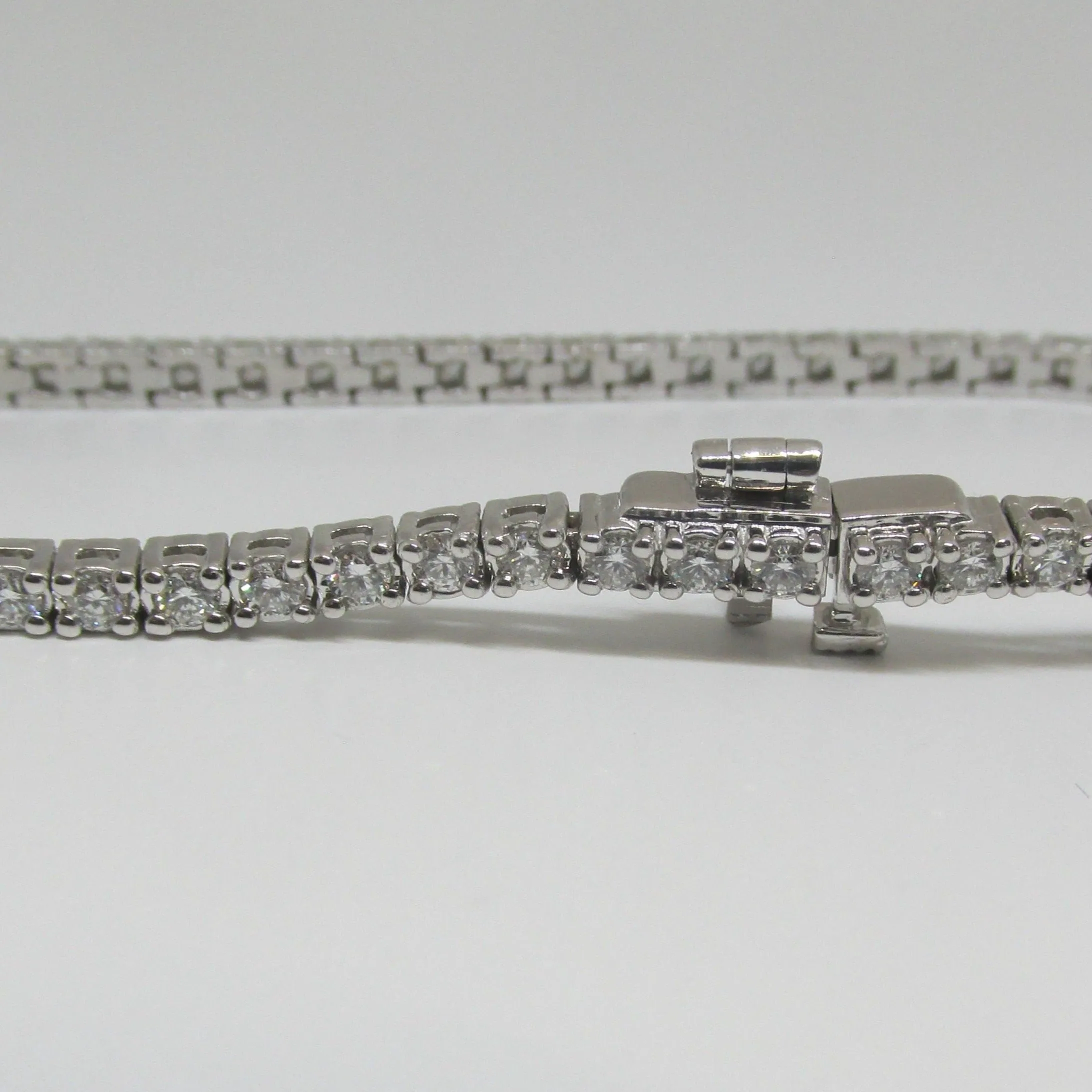 Tennis Bracelet 2.60 Carat TW  Diamonds in 14kt White Gold