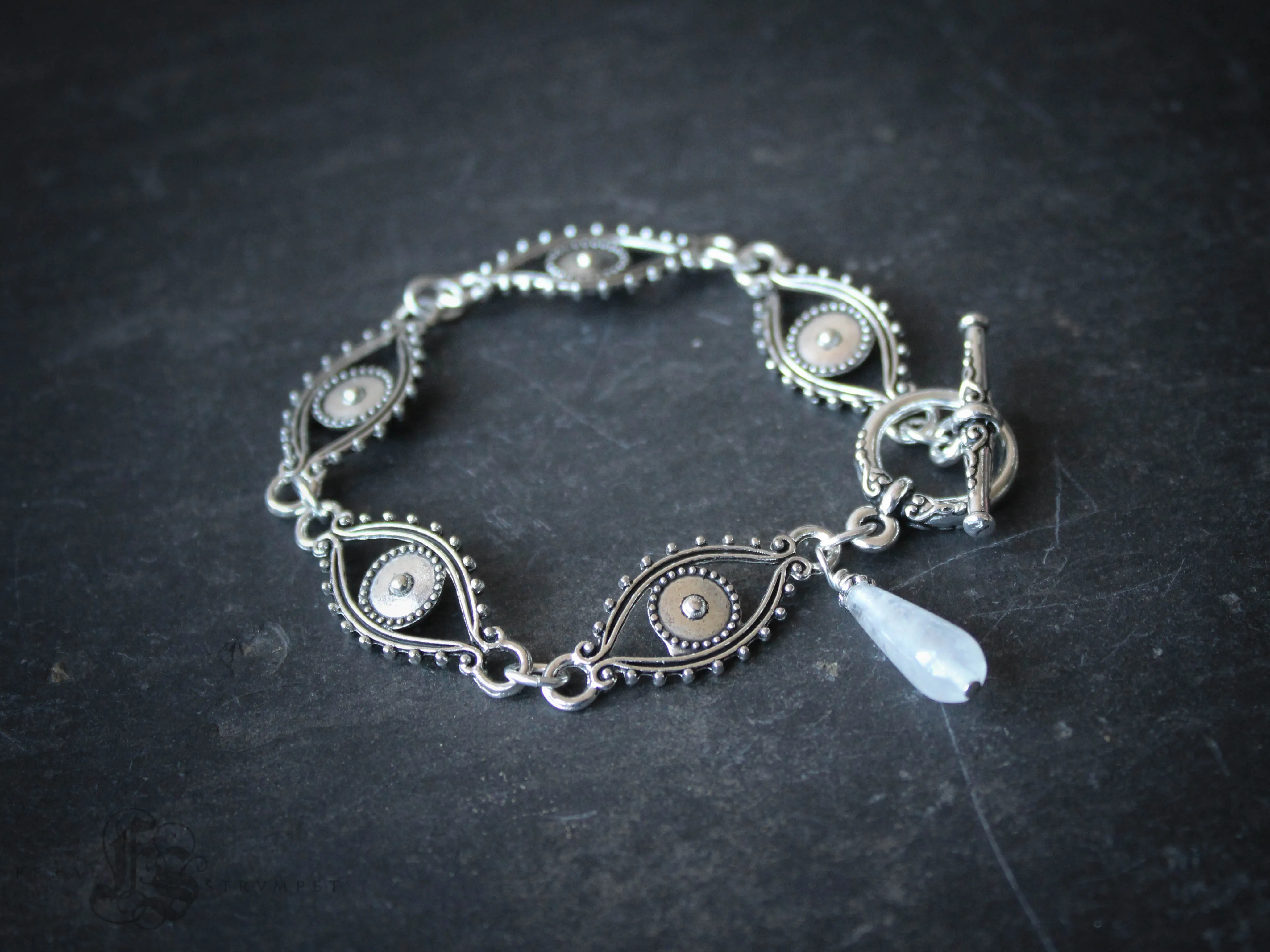 The Droch Shùil Eye Link Bracelet