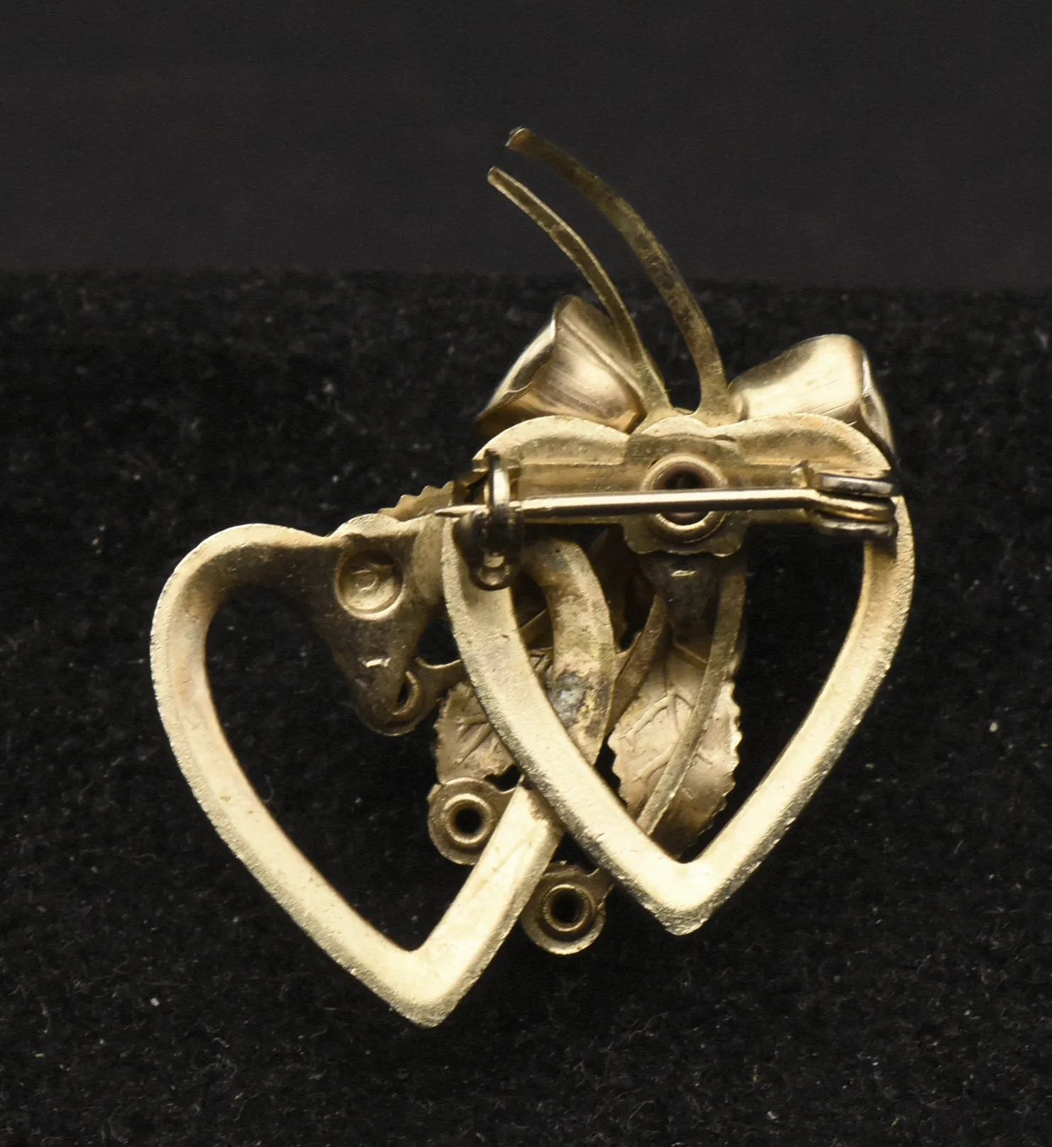 Vintage Gold Tone Interlocked Hearts Brooch