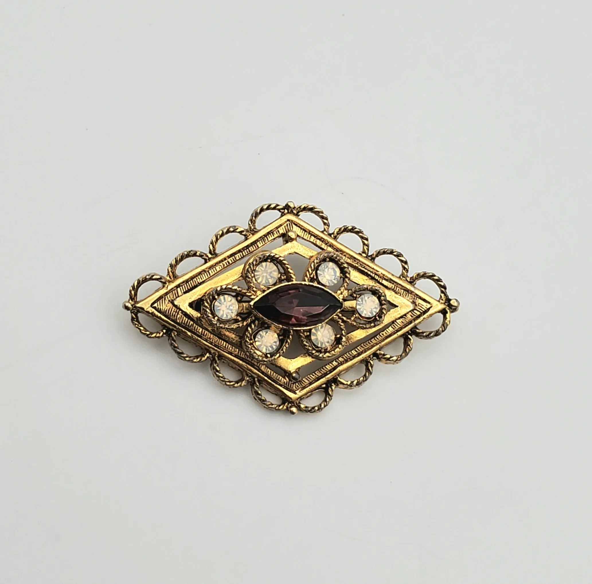 Vintage Gold Tone Opaline Filigree Brooch